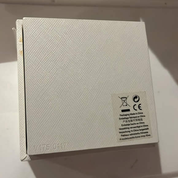 Michael Kors Watch box empty with watch pad & book - Picture 6 of 7